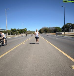 Fred Ferreira Instagram - Nos domingos friorentos e de folga, corrida! Seria eu um corredor profissional ou fake para foto?