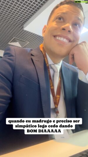 Fred Ferreira Instagram - Aquela pressão de ser felizão logo cedo! 😂 você passa por essa transição de humor?