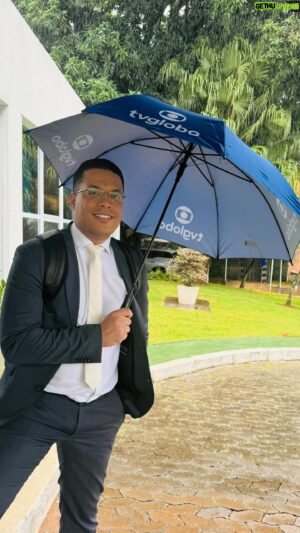 Fred Ferreira Instagram - Fred do Brás ! É guarda-chuva de graça por 72 horas. Se quiser ficar, paga! É a sombrinha da Glô! É Brasil do Brasil! Vale Só para o Time da @globobrasilia