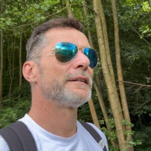 Fred Sirieix Instagram - Back from a beautiful walk in the Kent countryside. 12.80k in 2.20h. Earl grey and footy on the TV now! ⚽️