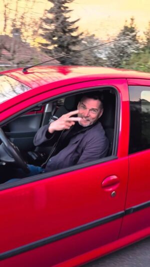 Fred Sirieix Instagram - Out here driving my Mum’s car like I pay the insurance 😎🚘 #straightouttaPeckham #westside #og #lol 😂🤟🏻 
Happy Bank Holiday everyone. Pity about the weather x