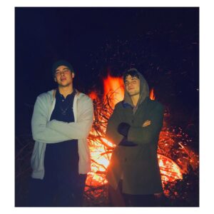 Freddie Thorp Instagram - And they said it was too wet to build a bonfire....Happy Christmas everyone!! ☃️🔥🔥🎄