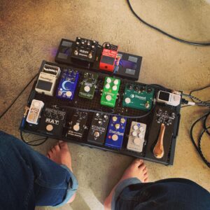 Freddie Wong Instagram - About to record something for this week’s Dungeons and Daddies intro... @templebords board and some heavy lifting by the @walrusaudioeffects Slö