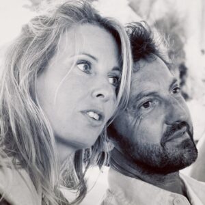 Frédéric Diefenthal Instagram - Presque 10 ans que nous cheminons ensemble! Le 15 juillet la femme de ma vie est devenue Ma femme avec un Oui… enfin deux en comptant le mien. Que c’est bon l’amour! J’espère que c’est encore loin grand schtroumpfs! #mariage #amour #famille #amis #💕