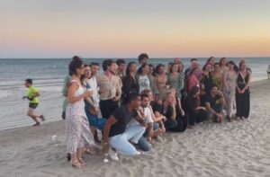 Frédéric Diefenthal Instagram - Hier nous fêtions les deux ans d’ @itc_tf1 dans cette magnifique région! Merci à tous les maillons de notre belle profession de rendre cette aventure si merveilleuse. Mes partenaires de jeux, prod, régie, réal, lumière, HMC, machino, electro, scénaristes, post-prod… ) Merci @tf1. Et bien sûr merci à VOUS 🥰😍 #series #itc