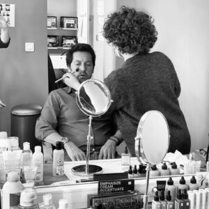 Frédéric Diefenthal Instagram - Petite caresse matinale Steph me maquille, elle me fait belle de Frédéric Diefenthal surgit alors Antoine Myriel! #makeup #sweet #actor #enjoy #7:00 #capique un peu... Merci au Staff qui prend soin de nous 💕💕bisous bonne journée 🥰