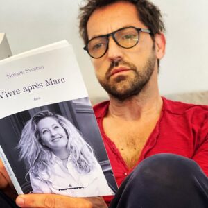 Frédéric Diefenthal Instagram - @vivre_apres_marc Le traquenard ! Juste quelques pages et je file ! Et bien voilà, je l’ai lu d’une traite. Mais putain que ça donne envie de savourer la vie! L’antidépresseur idéal. Bravo 🙌 ma @noemiesylberg Marc doit être tellement fier 💕
