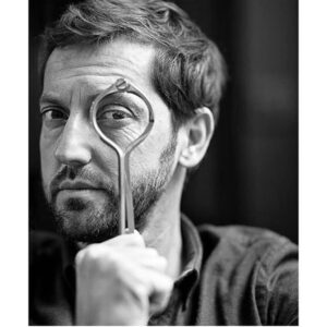Frédéric Diefenthal Instagram - Photo réalisée pour soutenir @enfance.et.partage  dans leur lutte contre les violences faites aux enfants
#enlevetonbonnet #lovechildren