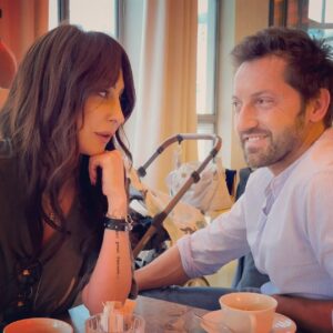 Frédéric Diefenthal Instagram - Quel immense bonheur de partager ces moments ma @stefanierenoma aujourd’hui comme dans nos souvenirs nous avons 15 et 20ans😜je t’aime petite sœur 💕 #amitié #littlesister #souvenir #magazine #renoma #rencontre #fierte #friends #forever