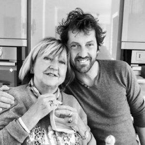 Frédéric Diefenthal Instagram - Bonne fête ma petite maman. Je t’aime!💕 Bonne fête à toutes les mamans 💕#fetedesmeres #mothersday #amour #enfant #bonheur #hapiness #beauty