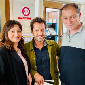 Frédéric Diefenthal Instagram - 2ème jour de tournage « En attendant un miracle » sous la direction de mon ami @Thierrybinisti avec la talentueuse @anne_charrier. Bon week-end à tous 😘 #tournage #team #decor #paris #fiction #policier #bisous @francetelevisions @mediawan.officiel