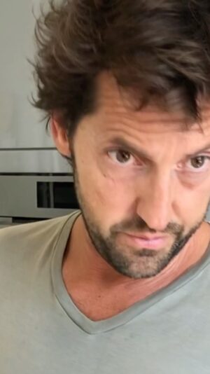 Frédéric Diefenthal Instagram - #schoolathome #devoirs #humour  #sketch #littlestories #ecolealamaison