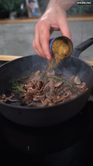 Frederic Fieger-Viehof Instagram - Das LECKERSTE ZÜRICHER GESCHNETZELTE 

#kochen  #rezept  #werbung  #ostmann