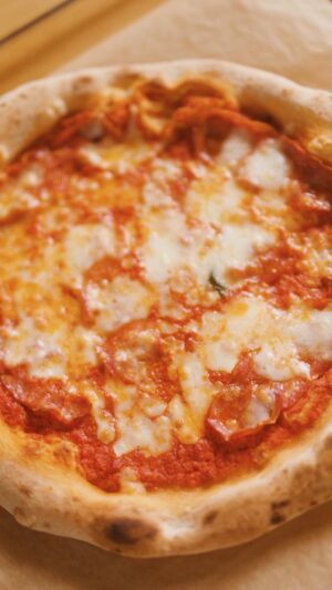 Frederic Fieger-Viehof Instagram - Meine EIGENE PIZZA CALABRESE mit GETVOILA
Mit dem Code FREEWAFFEL könnt Ihr 10% sparen!

#pizza #werbung