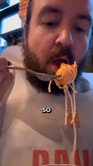Frederic Fieger-Viehof Instagram - Ich TESTE die BESTE BOLOGNESE in BELGIEN 

#belgien #foodspot #pasta #bolognese #test #restaurant