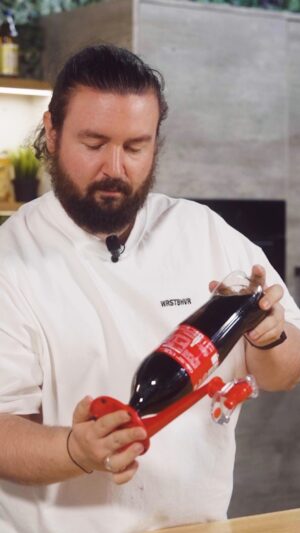 Frederic Fieger-Viehof Instagram - Ich TESTE das COLA ZAPFANLAGEN Küchen GADGET von TEMU 

#temu #temufinds #küchengadgets #gadgets