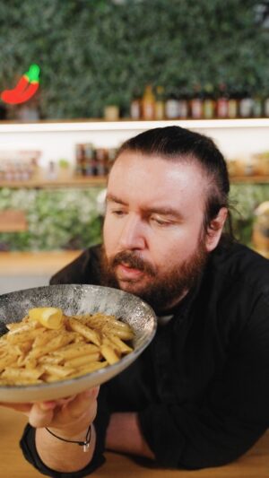 Frederic Fieger-Viehof Instagram - Schneller als Pizza-Lieferung: Magische One-Pot Pasta

#pasta #onepot #rezept #kochen #food