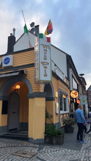 Frederic Fieger-Viehof Instagram - Ich TESTE einen der BEST BEWERTESTEN Italiener in meiner Stadt

#foodspot #restaurant #pizza #test