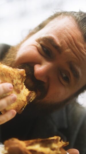 Frederic Fieger-Viehof Instagram - Das LECKERSTE GRILLEDE CHEESE SANDWICH auf dem STREETFOOD FESTIVAL in KÖLN

#streetfood #köln #sandwich #grilledcheese #grilledcheesesandwich