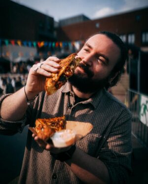 Frederic Fieger-Viehof Instagram - Werbung | Falls ihr beim schauen meiner ALLES ESSEN AUF DEM STREETFOOD FESTIVAL Videos Hunger bekommen habt - keine Sorge.
Denn ich habe gemeinsam mit @streetfoodfestival das Originale Streetfood Festival nach Mönchengladbach geholt. Hier erwarten euch heftige Köstlichkeiten aus aller Welt. Also, falls ihr selber mal in den Genuss kommen wollt - kommt vorbei 🙌🏻

Tickets gibt’s hier:
https://street-food-festival.de/moenchengladbach