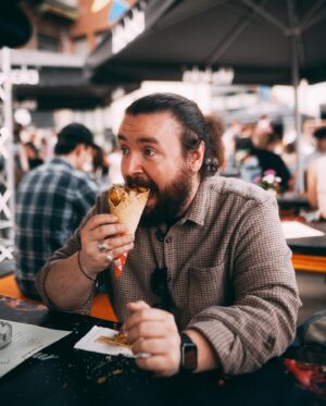 Frederic Fieger-Viehof Instagram - Werbung | Falls ihr beim schauen meiner ALLES ESSEN AUF DEM STREETFOOD FESTIVAL Videos Hunger bekommen habt - keine Sorge.
Denn ich habe gemeinsam mit @streetfoodfestival das Originale Streetfood Festival nach Mönchengladbach geholt. Hier erwarten euch heftige Köstlichkeiten aus aller Welt. Also, falls ihr selber mal in den Genuss kommen wollt - kommt vorbei 🙌🏻

Tickets gibt’s hier:
https://street-food-festival.de/moenchengladbach