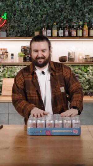 Frederic Fieger-Viehof Instagram - Wir TESTEN THIELSEN CREAM SODA von TLOW

#tlow #creamsoda #test #thielsen #drink
