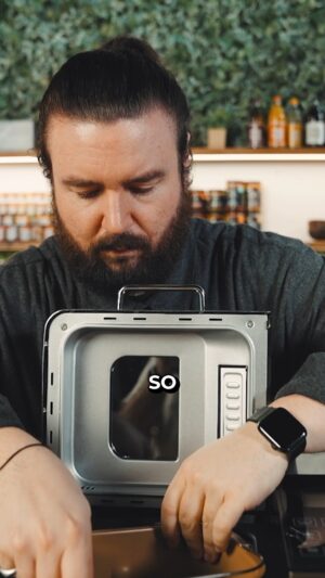 Frederic Fieger-Viehof Instagram - ICH TESTE einen 150€ BROTBACKAUTOMAT der auch EIS machen kann 

#brot #backen #selbermachen #automat #test