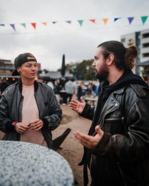 Frederic Fieger-Viehof Instagram - Der erste Tag vom Streetfood Festival ist vorbei! Viele liebe Menschen waren schon am Start und haben auch mit mir durch die Buden in Mönchengladbach gefuttert. Es war regnerisch aber wir haben durchgehalten und wurden alle mit einem vollen Bauch belohnt! 

Die ganze Veranstaltung geht noch heute und morgen also schaut auch gern mal vorbei! 

📸 @julian_aul