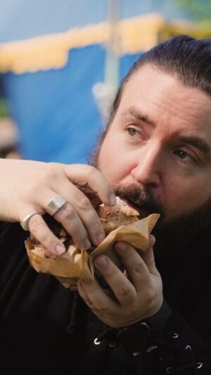 Frederic Fieger-Viehof Instagram - Ich ESSE ALLES auf dem größten RITTERTURNIER Deutschlands

#mittelatler #mittelalterfest #food #test