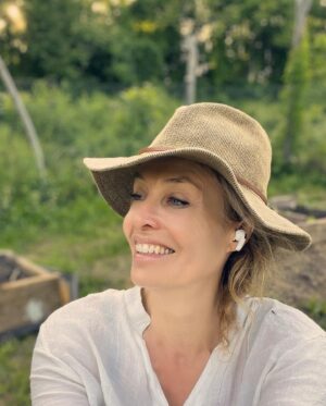 Frederique van der Wal Instagram - A glorious day upstate, so lucky. 

Being able to spend most of the day with my bare hands in the earth, and planting tomatoes, basil, broccoli, cucumber, peppers, Brussels sprouts, and and and …

And so exciting, I smuggled from Egypt all kinds of seeds from a local farmer at the Nile so there will be an Egyptian patch too. 

It’s the best feeling to do gardening and planting, also has so many health benefits. Not only is it great for the mind and very grounding, but it also has fantastic benefits for the gut, both while doing it and when we get to enjoy eating it all. 
Promotes overall health and well being and connects you to nature which will destress you completely.

#selfmadegardener 
#healthyfood 
#organicgardening
#exhausted