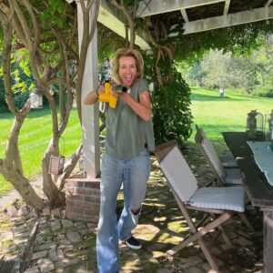 Frederique van der Wal Instagram - Some girls likes their new clothes  and others like their tools

Me..
I like them both 

One day in high heels and the next I’m handling a DeWalt