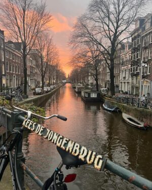 Frederique van der Wal Instagram - Amidst the rain and gusting winds, a sudden trickle of sunlight emerges, transforming into a magical sunset. 

It’s the kind of light that makes you pause in your tracks, abandoning any hurry to capture another beautiful moment in Amsterdam. 

And as the night sky descends, the lights in the houses illuminate, enveloping you in a feeling of living inside a snow globe. 
Merry Christmas!

❤️Amsterdam