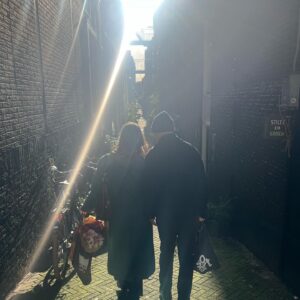 Frederique van der Wal Instagram - A joyous get together in Amsterdam to commemorate Scyler's graduation ❤️

Immersed in the enchanting city, cycling through its markets , full of flowers, shimmering water, and twinkling lights. 

It's a truly magical and serene experience, yet it reminds us of the countless places in the world where life has come to a standstill.

Embracing these precious moments of togetherness.

#amsterdam 
#carpediem