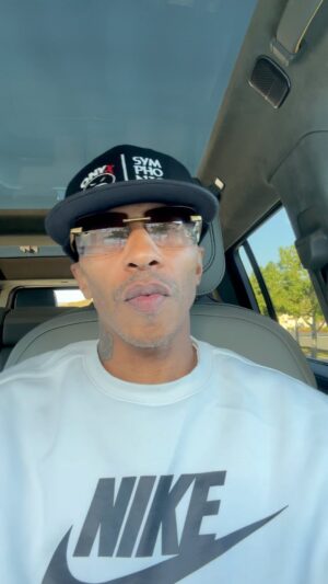 Fredro Starr Instagram - PSA real rap is back @ufofev album strapped produced by @fredro_starr coming soon!! @100madhq
