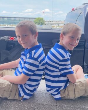 Friedman Twinkies Instagram - On the set! Can you guess what city we are in? #wherearewe #city #ontheset #bookedandbusy #childactor