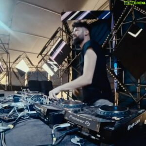 Frontliner Instagram - Weekend Warriors!! I'm releasing one of two tracks and the power is completely in your hands! Pre-save Turn back Time if you support the true Euphoric Hardstyle sound that seems to be out-shadowed by intense Rawstyle sounds, if you are all about this style, The Menace is waiting for you! Pre-save and stand up for your sound! Go to this website 👉 #LinkInBio #LinkInStories