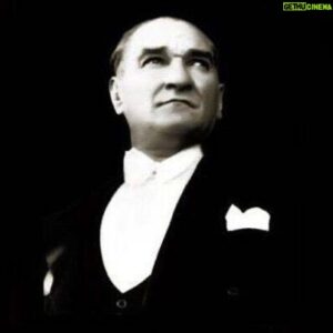 Fuat Güner Instagram - Her gün artan özlem sevgi minnet ve şükran ile… İzindeyim… #Atatürk #10Kasım