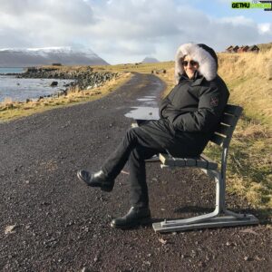Fuat Güner Instagram - Aramızda Müzik Var için yolumuz bu sefer Faroe Adaları’na düştü. Çok huzurlu bir şehir Torshavn, mutluluğu sadelikte ve içlerinde bulmuş insanların yaşadığı bu adalar topluluğunu, bu küçük ülkeyi çok sevdim... #aramızdamuzikvar