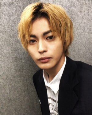 Fuju Kamio Instagram - 21歳になりました！
沢山のメッセージありがとうございます！
これからも変わらぬ応援宜しくお願いします。
そして、本日ついに！
ファースト写真集『Continue』発売です！
ぜひ手に取っていただけると嬉しいです。
多くの方の元に届きますように。