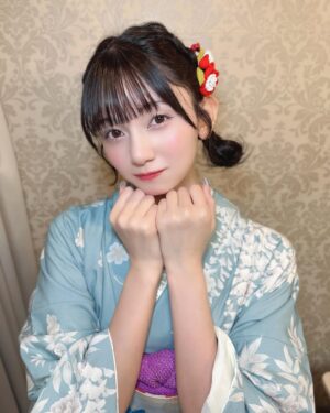 Fuka Kumazawa Instagram - 振袖に合わせて可愛い髪型にして頂きました❤︎
お団子似合ってるかな？👧🏻❤︎