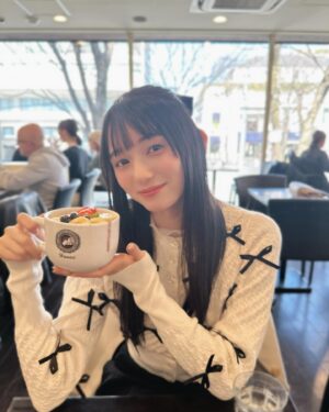 Fuka Kumazawa Instagram - こないだ初めてアサイーボウル食べたのー美味しかった❕
リボンいっぱいのお洋服かわいー？