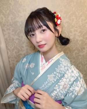 Fuka Kumazawa Instagram - 振袖に合わせて可愛い髪型にして頂きました❤︎
お団子似合ってるかな？👧🏻❤︎
