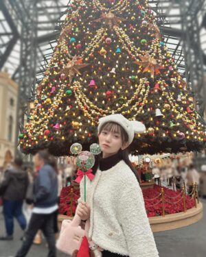 Fuka Kumazawa Instagram - クリスマスディズニー🎄❤︎
大きなクリスマスツリーが可愛かった！！