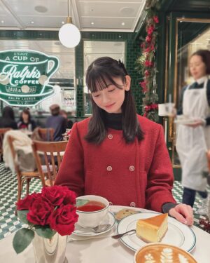 Fuka Kumazawa Instagram - 紅茶の香りもチーズケーキも美味しかった日！
皆さん何ケーキが好き？