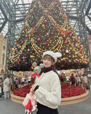 Fuka Kumazawa Instagram - クリスマスディズニー🎄❤︎
大きなクリスマスツリーが可愛かった！！