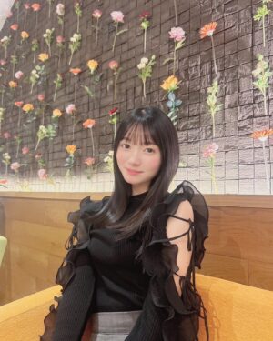 Fuka Kumazawa Instagram - #ドルチェマリリッサ 💐
お店の中もお花沢山で可愛かった🥀❤︎

お洋服はSNIDELだよフリルが可愛くて冬でも肌見せ出来るからお気に入り！❤︎