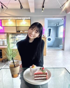 Fuka Kumazawa Instagram - 甘いもの食べ過ぎちゃったからダイエットそろそろ、、😖！
