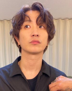 Fukase Instagram - 東京公演限定の新しいグッズとしてアレのリメイクを作っている。

これを着てライブするのは初めてな気がする。

そして今回のライブからの髪型。