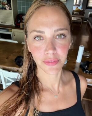Fulden Akyürek Instagram - Işık güzel galeriye de koyam bsjsjjdjd