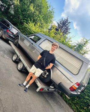 Fynn Kliemann Instagram - Hab diese Woche viele coole neue Sachen gemacht 🙏⚰️🦈 #fynnkliemann